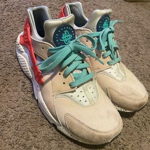 Nope huraache men’s shoes. Worn few times at gym. In good shape.